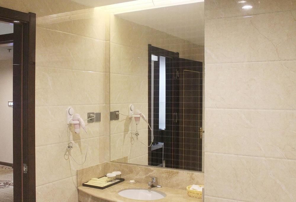 Weishi International Hotel Qing Zhou 外观 照片
