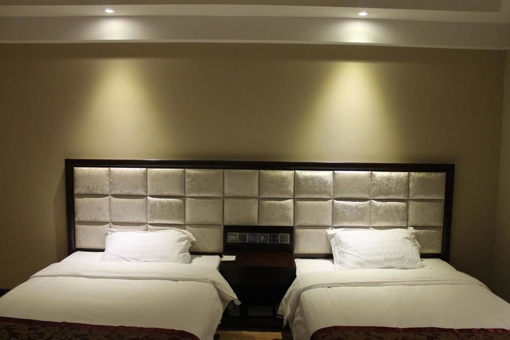 Weishi International Hotel Qing Zhou 外观 照片
